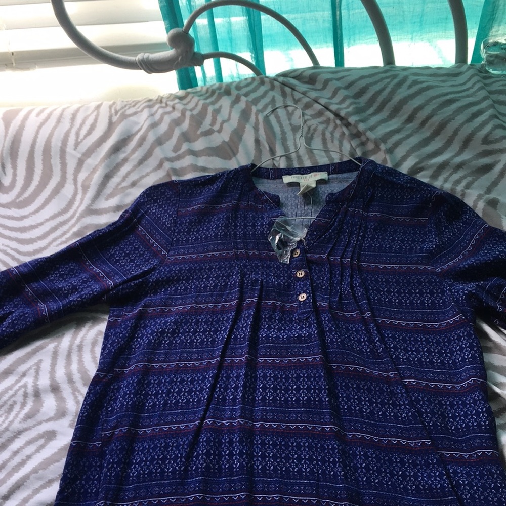 Girls shirt (never worn)